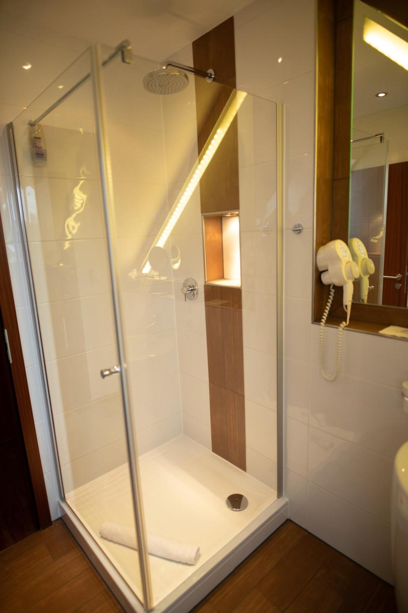 Vier Jahreszeiten Rooms Husum  外观 照片